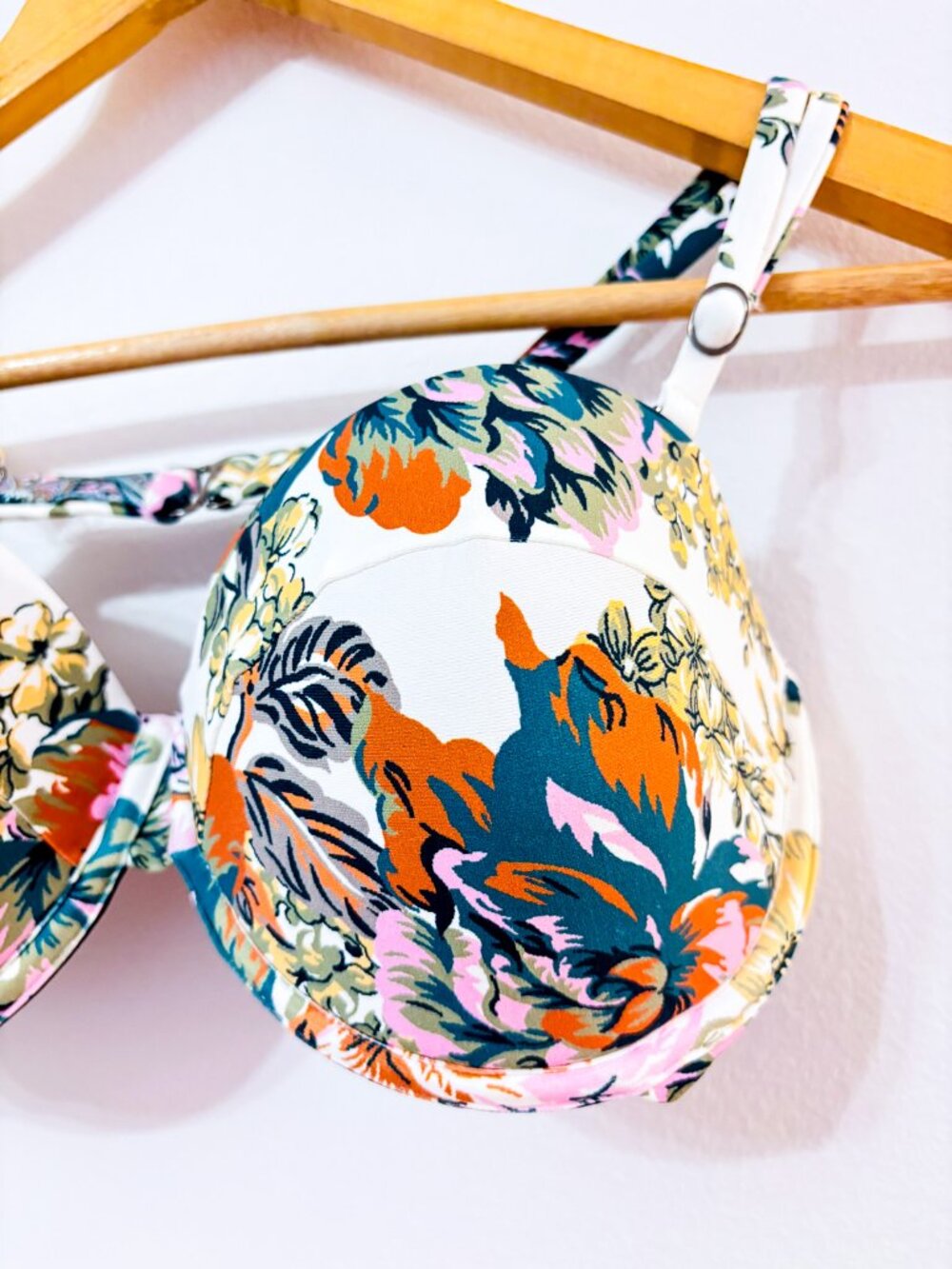 MAAJI White Floral Bikini Top | Underwire Tropical Vacation | Large - Picture 5 of 9